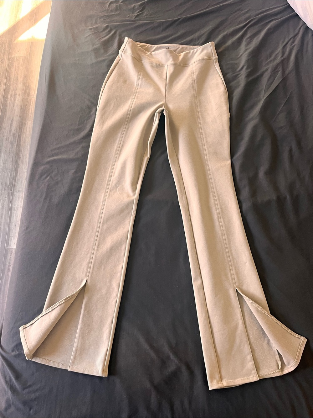 ALO Yoga Cream Boot-Cut Split-Hem Pants